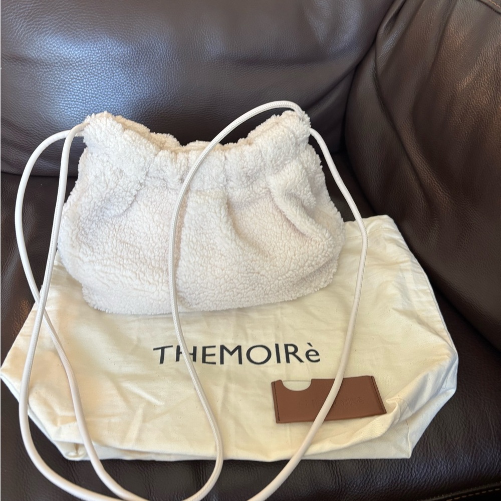 THEMOIRe Faux Fir Cream Crossbody Bag